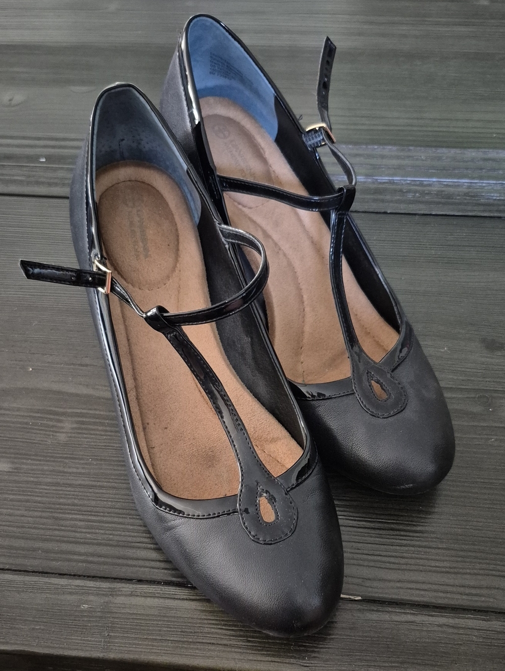 Giani Bernini Black T-Strap Round Toe Heels